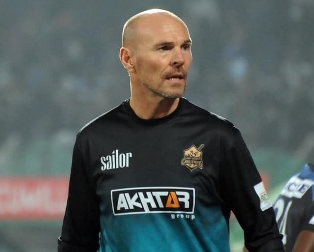 Nixon arrives Bangladesh ahead of BPL