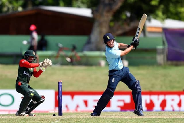 Defending champions start campaign with massive defeat