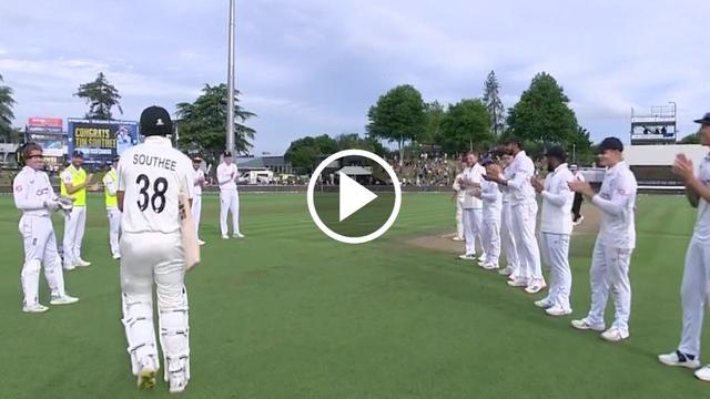 WATCH: Tim Southee Receives Guard of Honour in Emotional Final Test Innings Against England