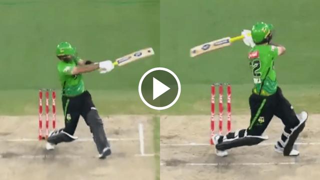 [WATCH] Glenn Maxwell's One-Handed Six Goes Viral in BBL 14 Clash Against Sydney Sixers