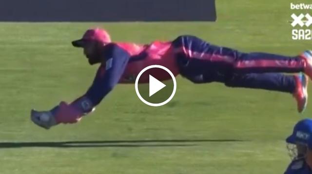 [WATCH] Dinesh Karthik Takes Stunning Catch to Dismiss Azmatullah Omarzai in SA20 2025
