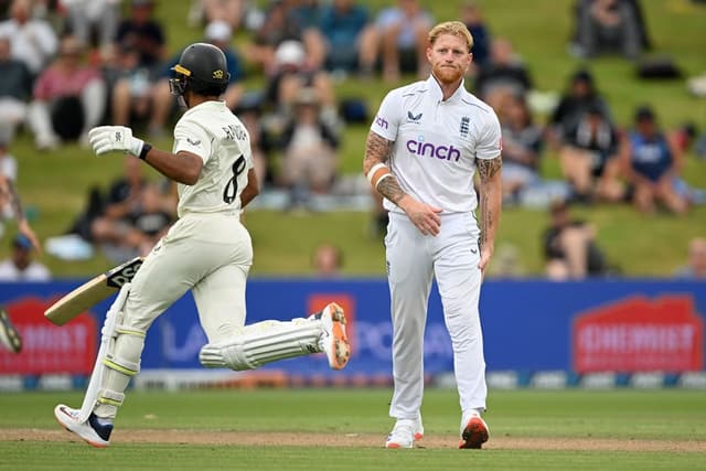 Ben Stokes Walks Off Injured During Day 3 of Hamilton Test Against New Zealand