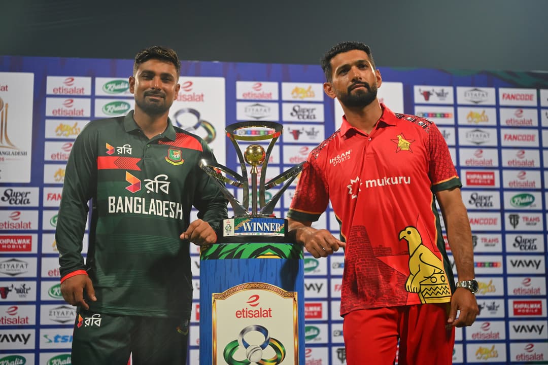 Litton and Raza with the trophy ©ACB