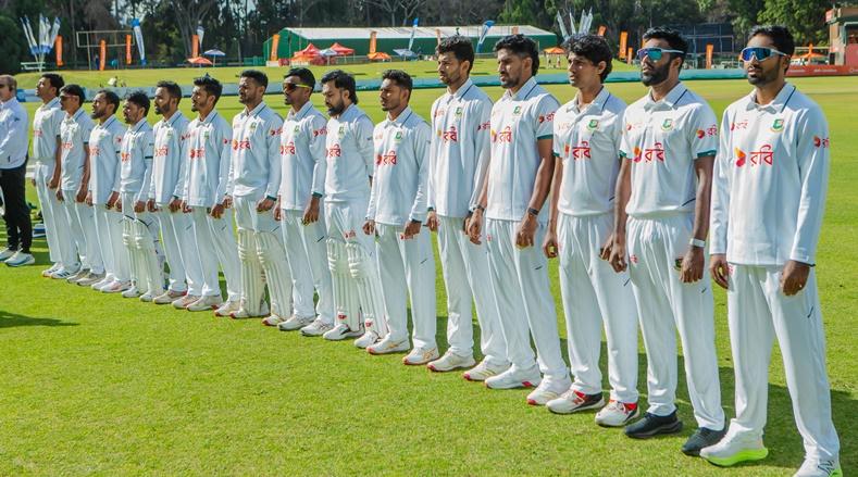 Bangladeshi players during national anthem ©ZC