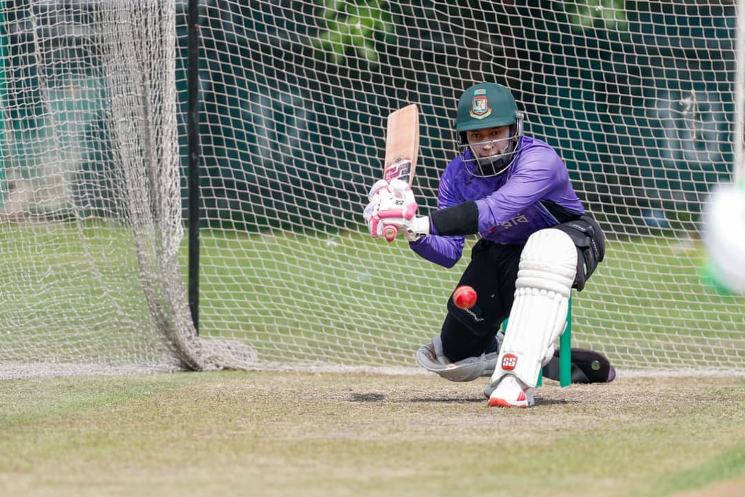 Mushfiq tried a sweep in the nets ©BDCricTime