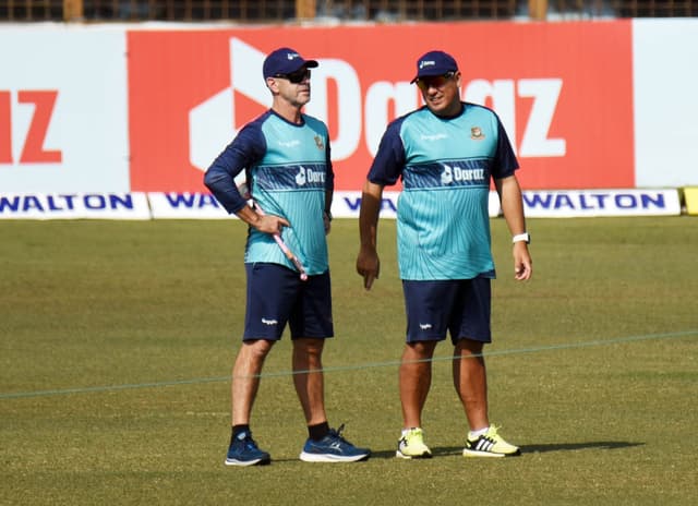 Siddons urges for aggressive batting from Munim-Naim