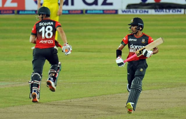 Tigers survive collapse to go 2-0 up