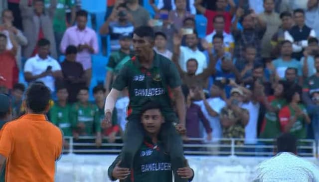 Bangladesh u-19s win the ACC u-19 Asia Cup for the first time by beating UAE u-19s by 195 runs
