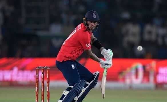 Hales makes strong comeback as England secure easy win in first T20I