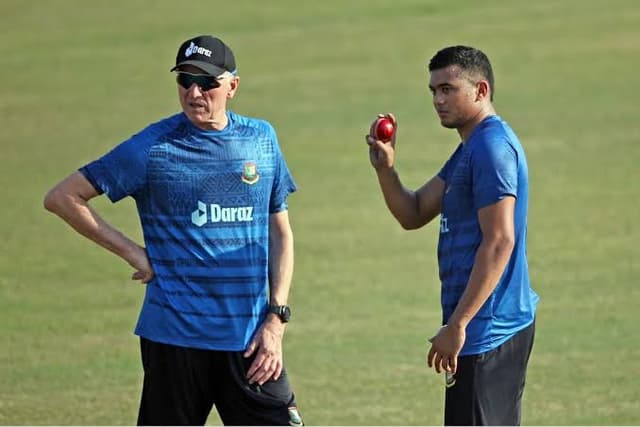 Allan Donald congratulates Taskin on reaching 100 ODI wickets 