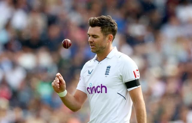 James Anderson might not play for Lancashire before June 