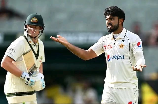 A see saw day in the Boxing Day test as Australia post 187 losing 3 wickets 