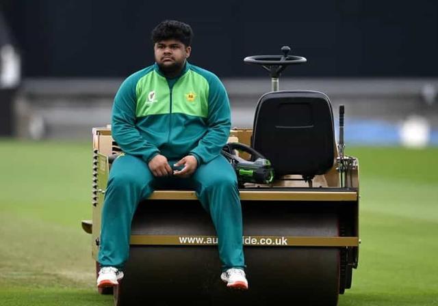 The whole Pakistan team can cover two kilometers in 10 minutes, while Azam Khan will take 20 minutes to cover the distance: Hafeez