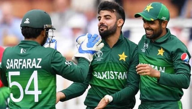 Shadab points out captaincy difference between Sarfaraz and Babar