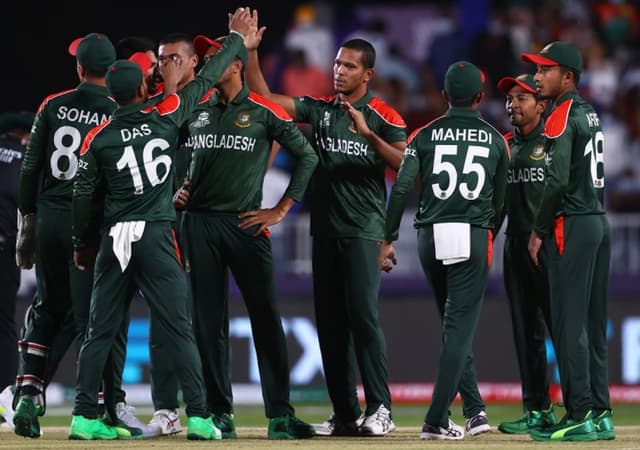 Bangladesh restrict Scotland to 140 on a good batting pitch