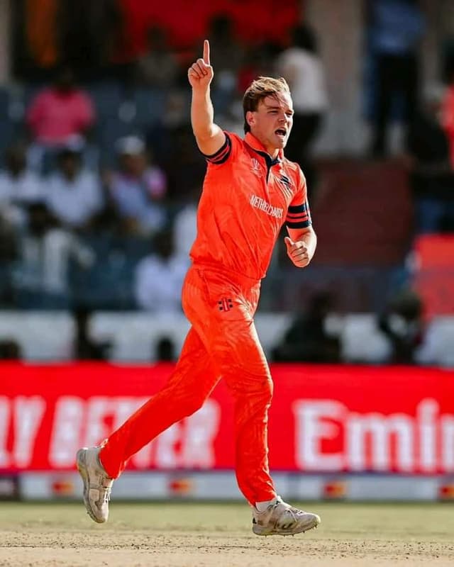 Bas De Leede's all rounder brilliance goes in vain as Pakistan overcome Netherlands by 81 runs