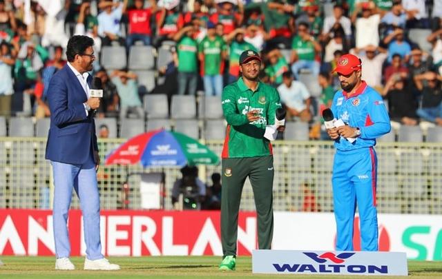 Live: Bangladesh field first, make two changes 