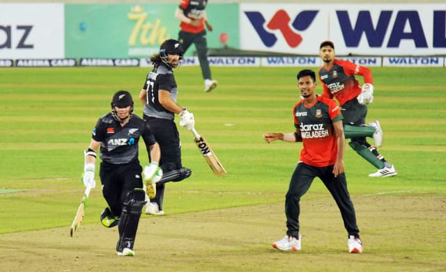 Live: NZ bat first with three changes