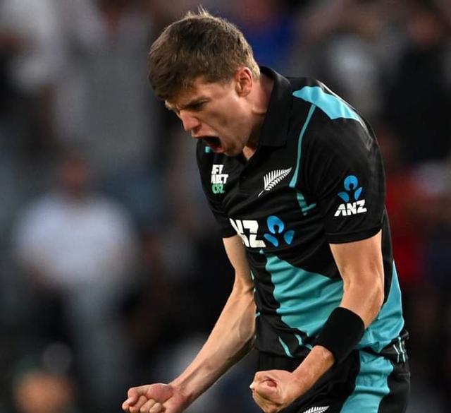 Ben Sears signs for Yorkshire