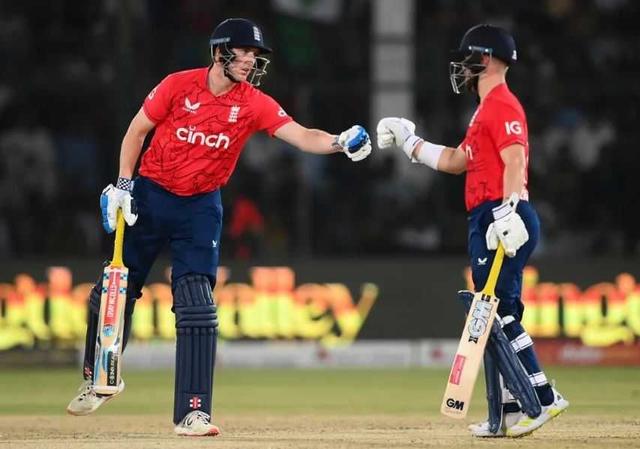 Brook, Duckett set up big win for England 