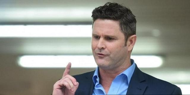 Chris Cairns paralysed after suffering spinal stroke