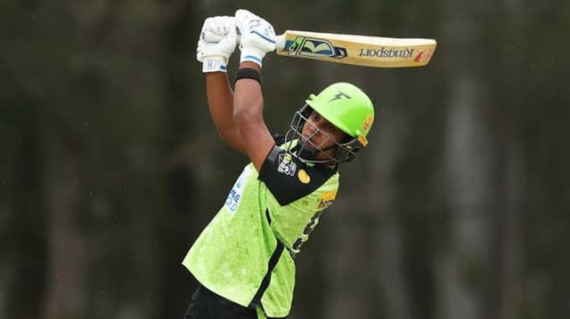 Chamari Athapaththu earns a three-year WBBL deal with Sydney Thunder 