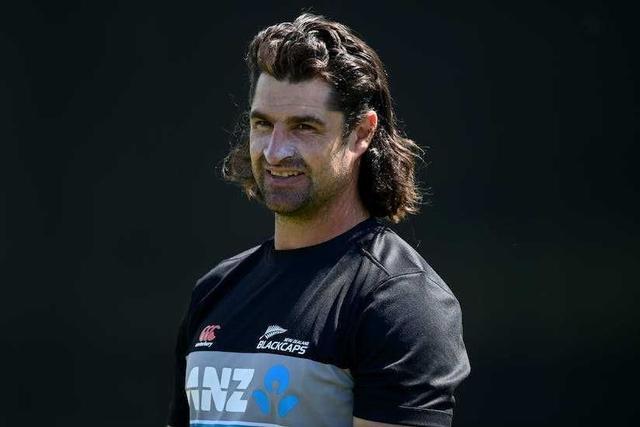 Colin de Grandhomme announces retirement