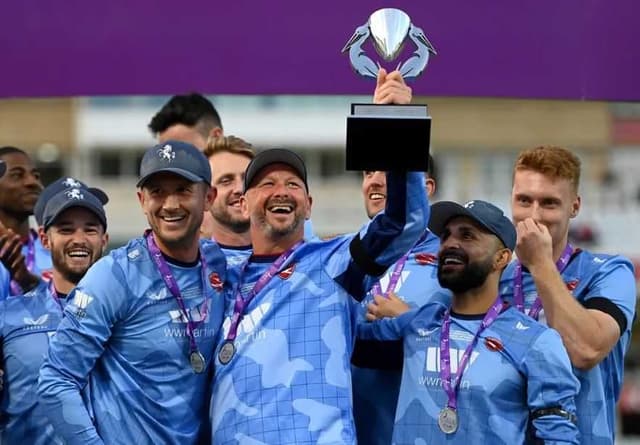 46-year-old Darren Stevens wins trophy in his farewell match for Kent 