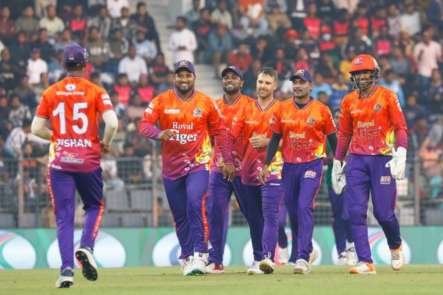 Ryan Burl's incredible all-round brilliance gives Durbar Rajshahi a convincing victory