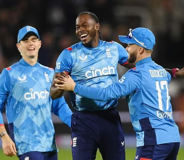 Brook, Livingstone hammer Aussies to uplift England to level the series 