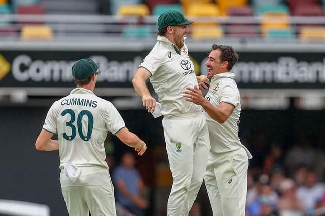 Mitchell Starc's early burst reduce India to 51-4 in rain curtailed day