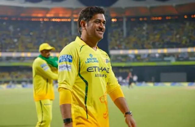 WATCH: MS Dhoni steals the spotlight after CSK's emotional final home game