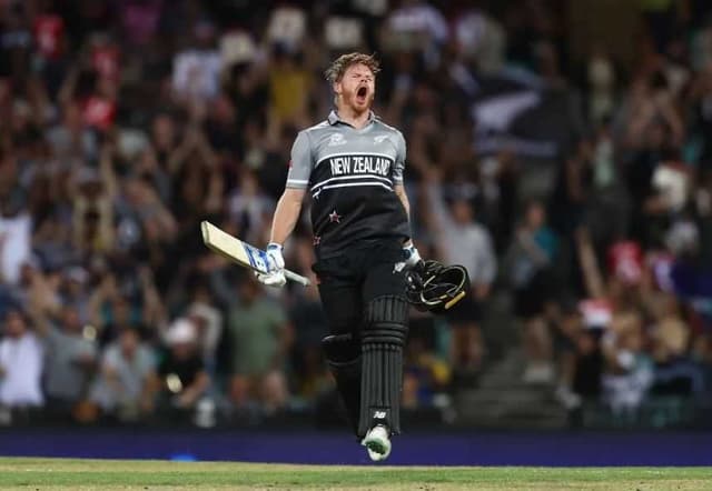 Phillips ton, Boult four-for give New Zealand another big win 