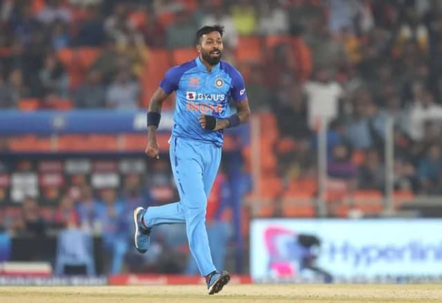 Hardik ready to take Dhoni's role in India team