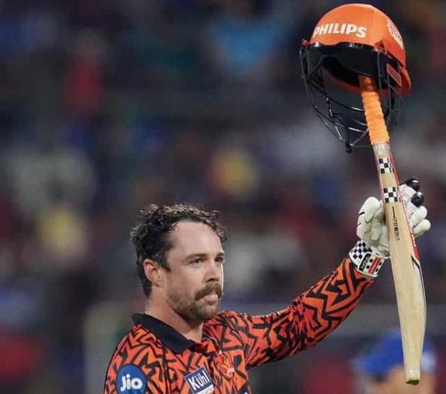 Sunrisers Hyderabad beat RCB in a high scoring affair 