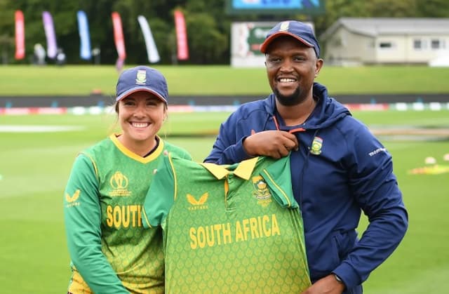 Hilton Moreeng to stay as South Africa women's head coach
