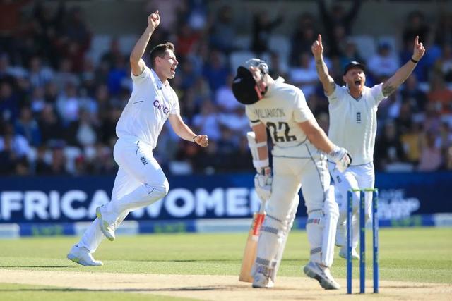 England hold advantage despite Latham's 76