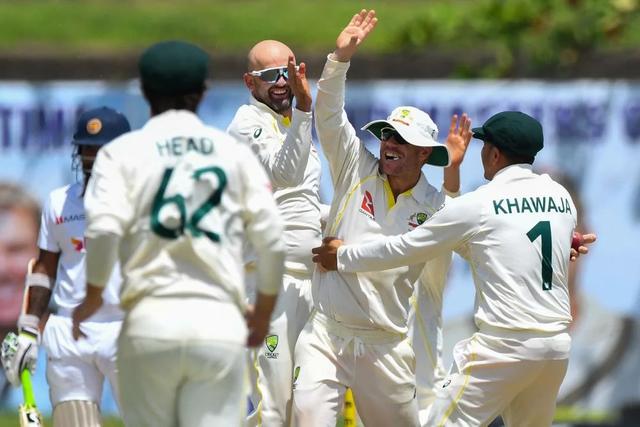 Nathan Lyon shines as Australia hold minor advantage over SL