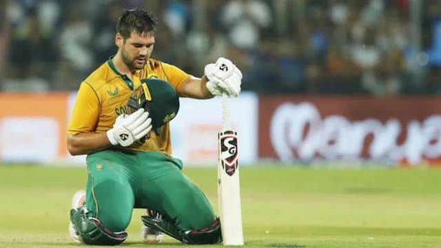 South Africa avoid clean sweep as Rossouw smashes a ton