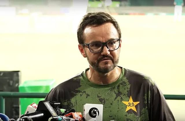 Hesson suggests Babar to perform in the BBL to get back into the T20I lineup