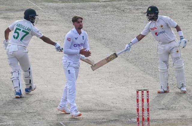 Imam, Shafique giving strong reply to England's 657 runs 