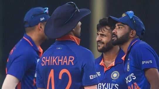 Five Indian cricketers face horrible flight experience just a day before Bangladesh match