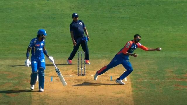 IPL 2024: Watch - Axar Patel pulls off a one-handed stunner in MI vs DC clash