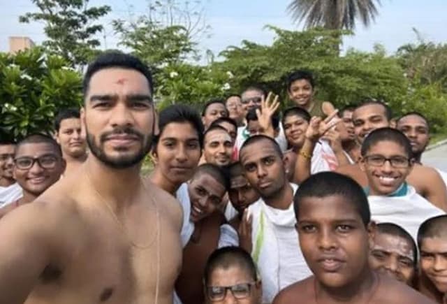 Venkatesh Iyer plays cricket with children in temple complex