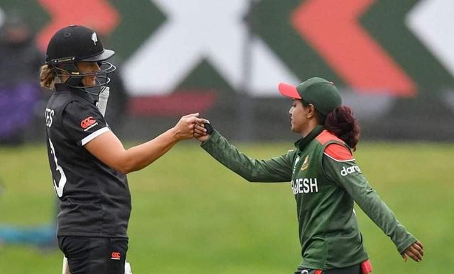 Joty dissatisfied with having to take field on wet outfield