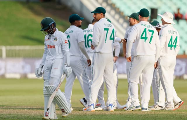 Bangladesh in trouble in pursuit of 274  
