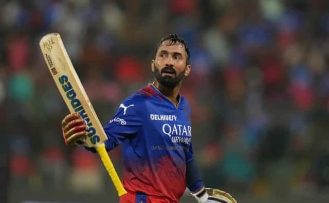 Dinesh Karthik is really making a push for the World Cup team: Flower