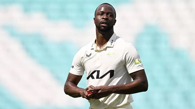 Roach signs for Surrey for the fifth consecutive season