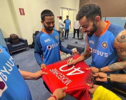 A 'Thank You' gesture to Virat Kohli from Hong Kong players