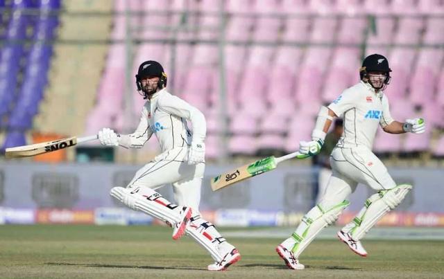 Latham, Conway make strong start after Pakistan score 438 runs in first innings 